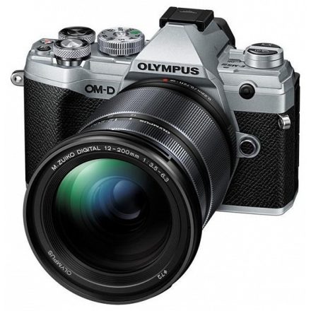 Olympus OM-D E-M5 Mark III kit (12-200mm f/3.5-6.3) (ezüst/fekete)