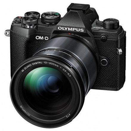 Olympus OM-D E-M5 Mark III kit (12-200mm f/3.5-6.3) (fekete/fekete)