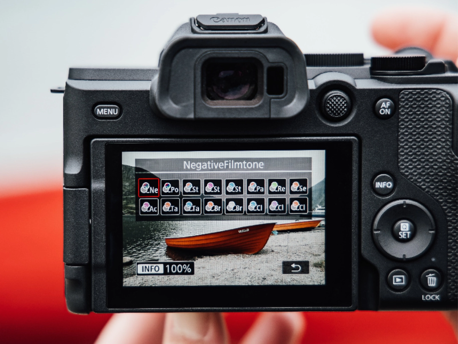 Canon EOS R8 Mark II Filmtone színszűrők a fényképezőgép kijelzőjén